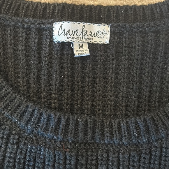 Black sweater with appliquéd roses on sleeves - Picture 3 of 4